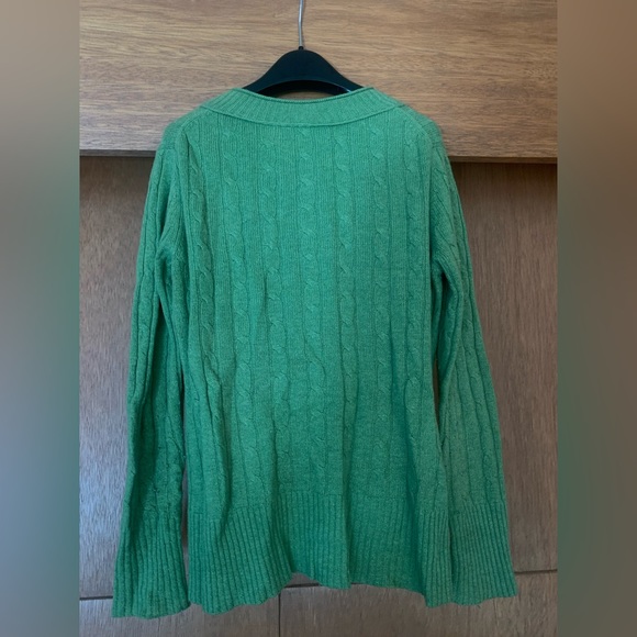 Green sweater - Picture 3 of 3